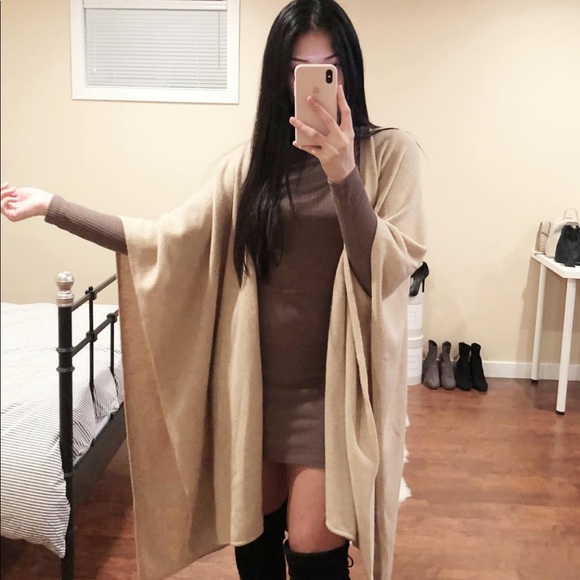 Aritzia Babaton Knit Cape - Picture 1 of 2